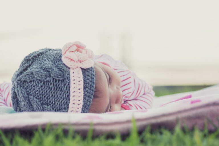 flower young sleeping small child gray 702226 pxhere.com