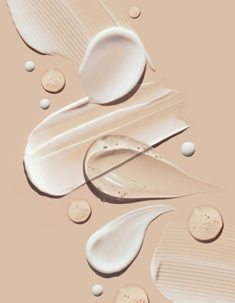 cosmetic smears of creamy texture on a pastel beige background LUMIÈRE COSMETICS — Glow & Hydrate Face Cream – Bild 2